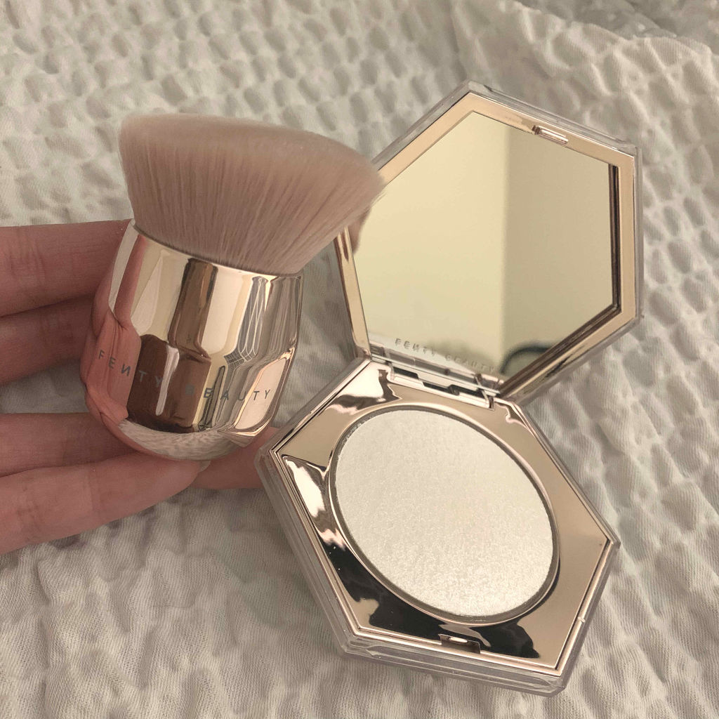 DIAMOND BOMB/FENTY BEAUTY BY RIHANNA/パウダーハイライトを使ったクチコミ（1枚目）