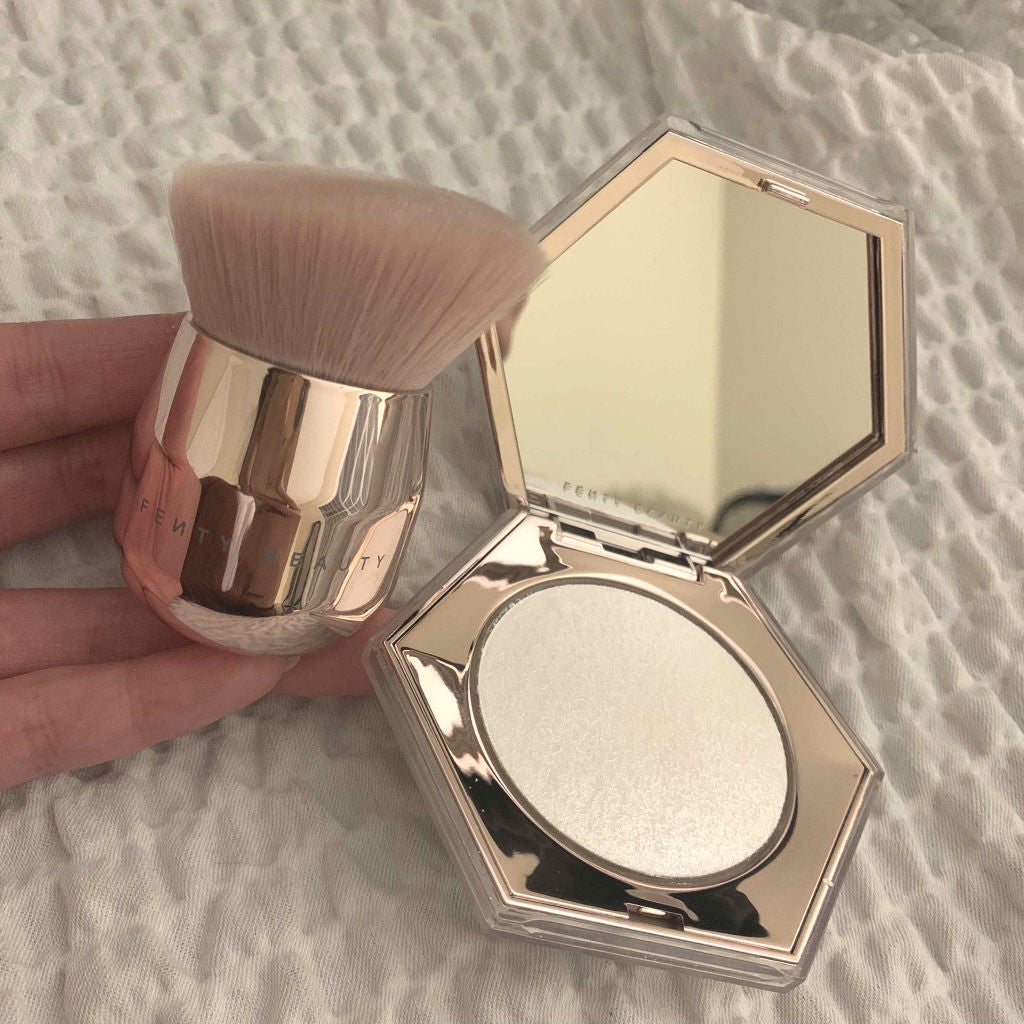 DIAMOND BOMB/FENTY BEAUTY BY RIHANNA/パウダーハイライトを使ったクチコミ(1枚目)