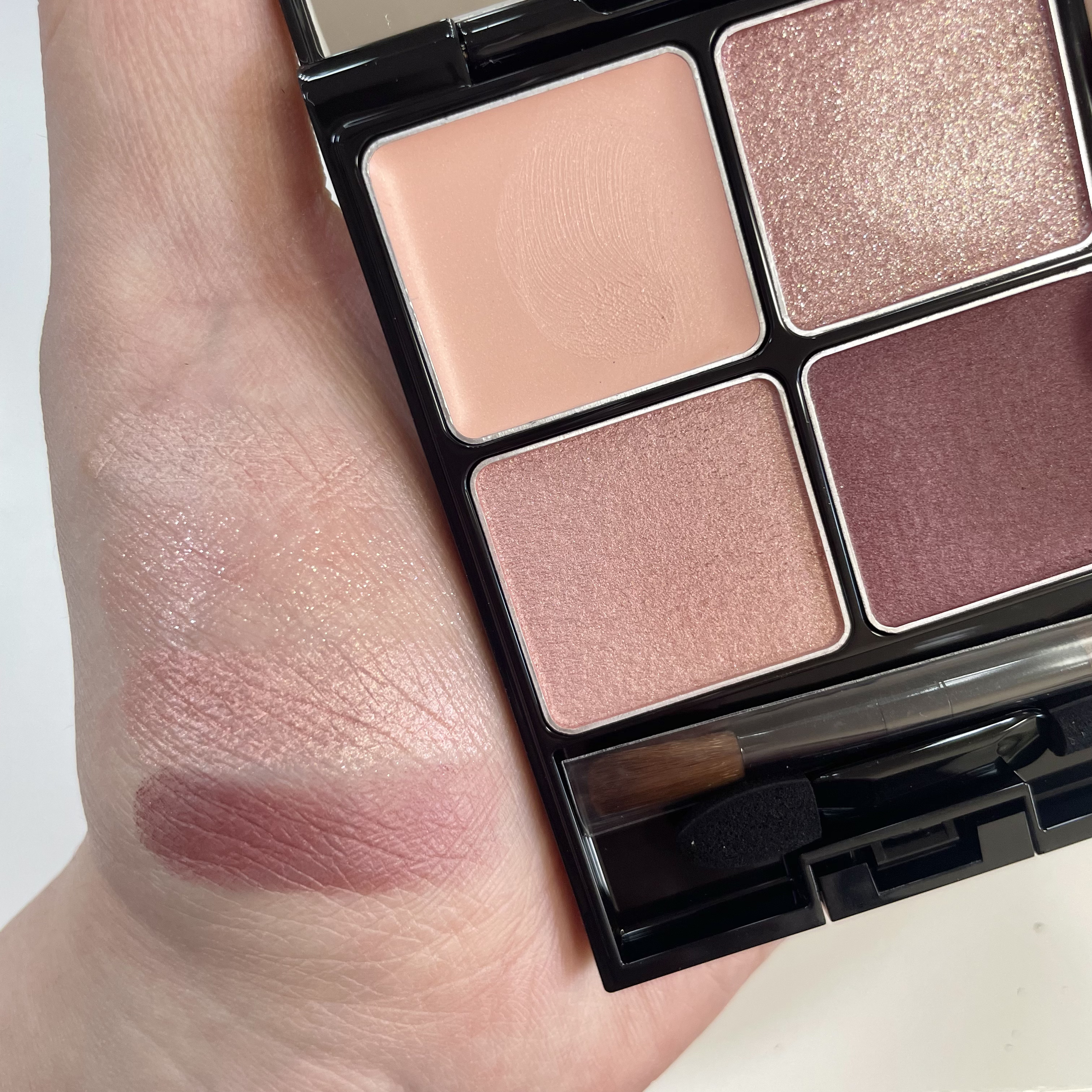 B.A 3Dオアシス アイカラー 02 デイジーブーケ/B.A/パウダーアイシャドウを使ったクチコミ（3枚目）