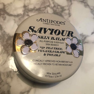 ANTIPODES SAVIOUR SKIN BALM

ナチュラルなバームで、Vaselineみたいな感じです。
わたしはちょっと皮膚が荒れたときとかリップの代わりとか全身に使っています。
かなり大容