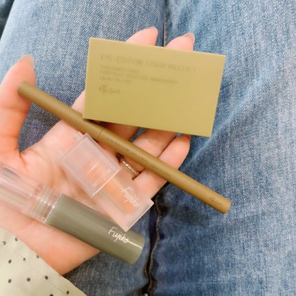 ミニエアリーディップパウダー/Fujiko/単色アイシャドウを使ったクチコミ(3枚目)