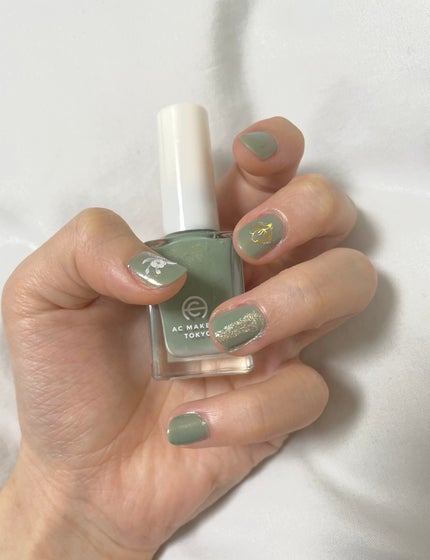 #緑ネイル,#フラワーネイル,#大人ネイルのネイルデザイン