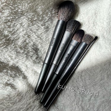 KUMO Tapered Powder Brushのクチコミ「KUMO brush

ドイツ製最高級人造毛で作られたブラシ☺︎

@beautitoppin.....」（1枚目）