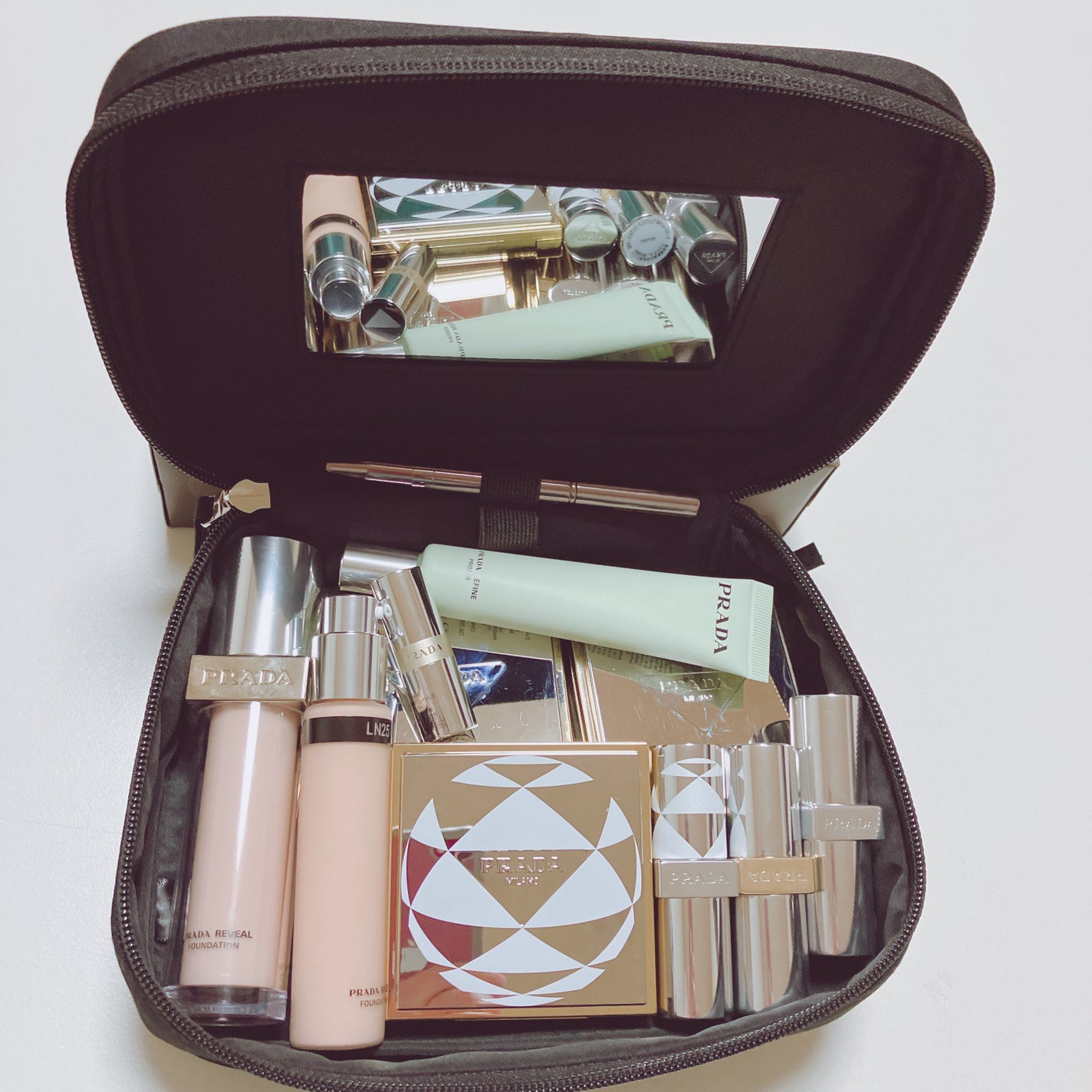 ダイメンションズ マルチエフェクト アイシャドウ/PRADA BEAUTY/アイシャドウパレットを使ったクチコミ(4枚目)