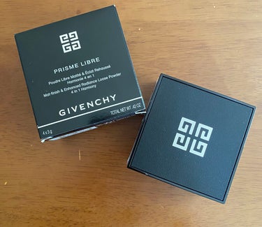 GIVENCHY
プリズム・リーブル
No.1
パステル・シフォン

使用感はサラサラになり過ぎずうっすらしっとり感も残してくれるパウダーだなと思いました❣️
4色カラーでお肌が綺麗に見えます👀✨️
そ