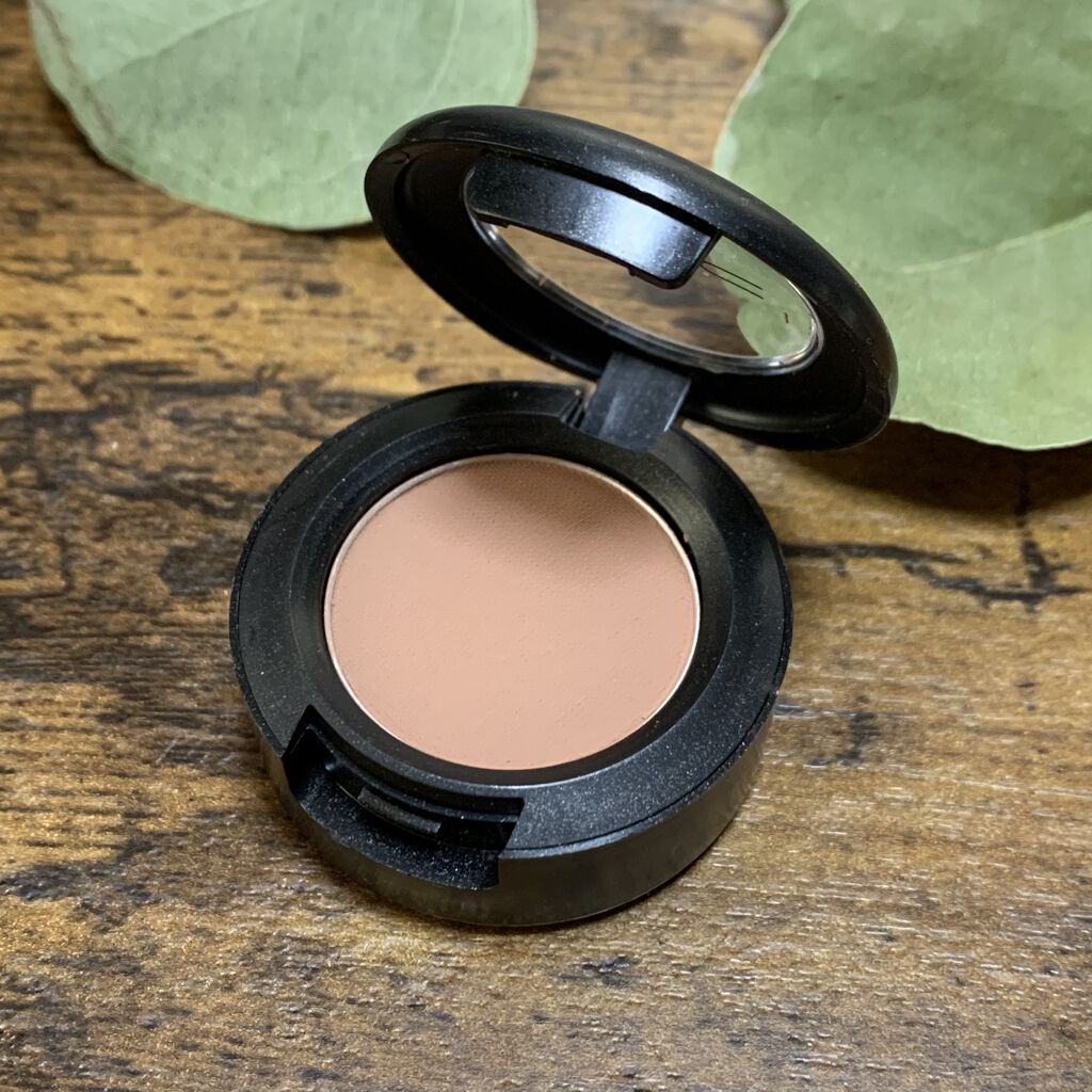 スモール アイシャドウ ソフト ブラウン/M・A・C/単色アイシャドウを使ったクチコミ（2枚目）