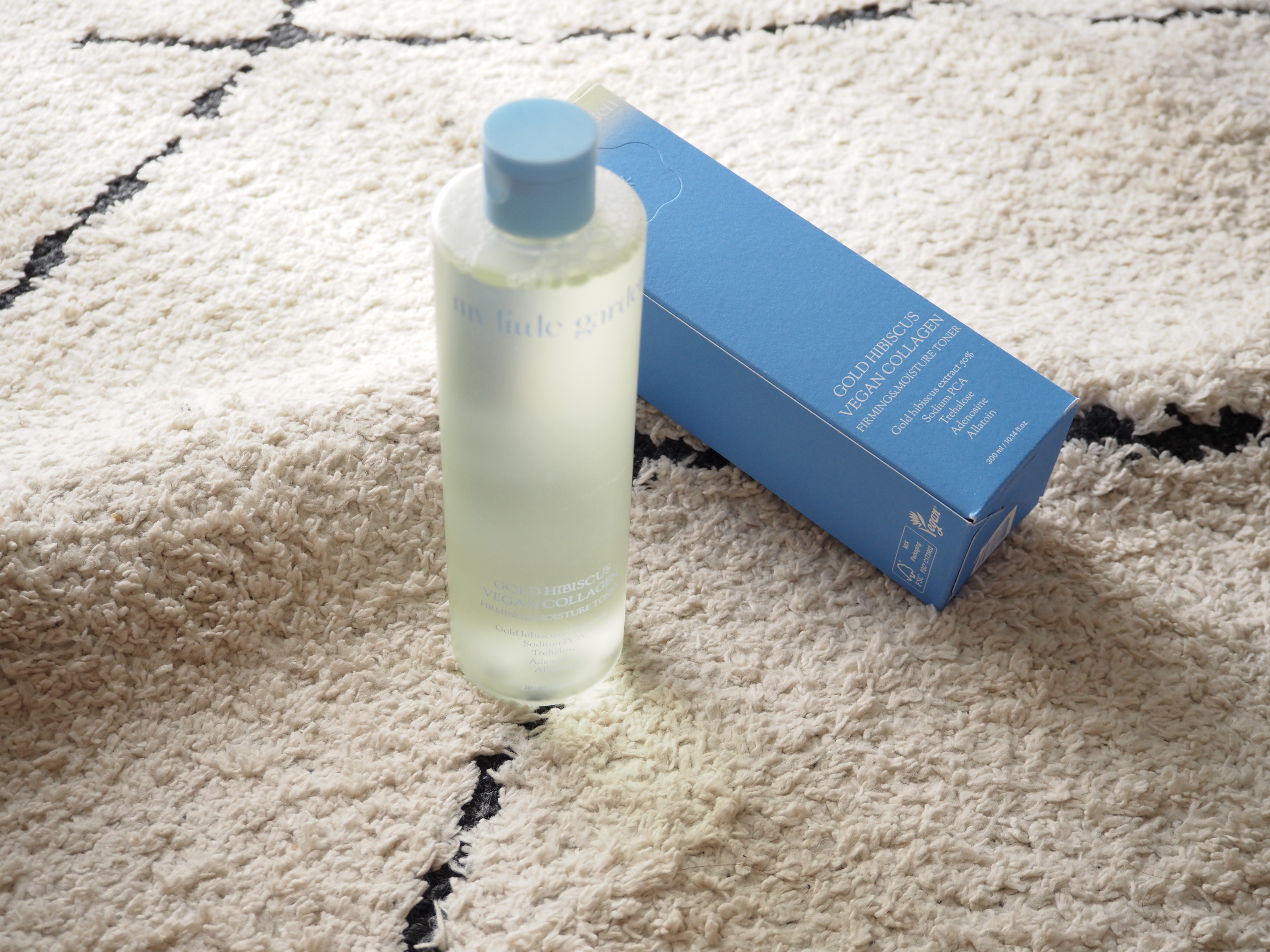 ■マイリトルガーデン
ゴールドヒビスカスビーガンコラーゲン保湿化粧水

届いてみて、300mlは大きいのでコスパがいいなと感じました。
なので、普通に化粧水として使うだけでなく、コットンパックにしたり、ボディにも使ったりとバシャバシャ使えて