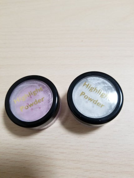DAISO ACハイライトパウダーのクチコミ「ダイソー新商品(?)
顔にメリハリ!立体感+ハイライトパウダー
ピンクパールとホワイトパール.....」(2枚目)