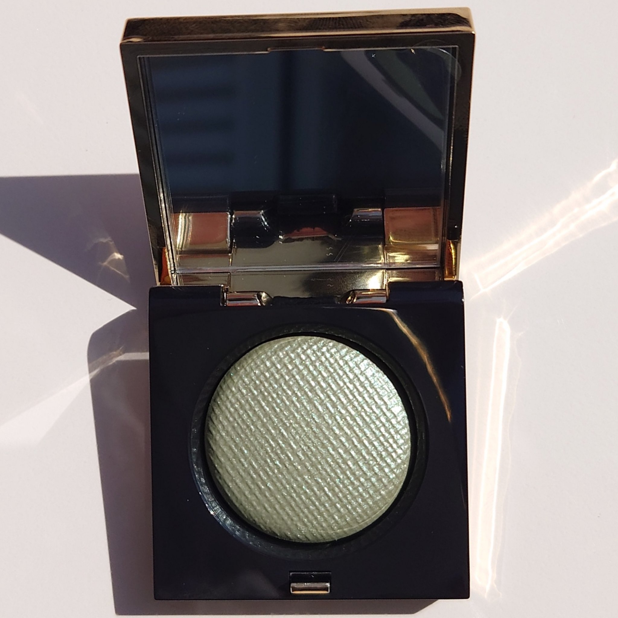 リュクスアイシャドウ L30 コスミック(リッチ スパークル)/BOBBI BROWN/単色アイシャドウを使ったクチコミ（3枚目）