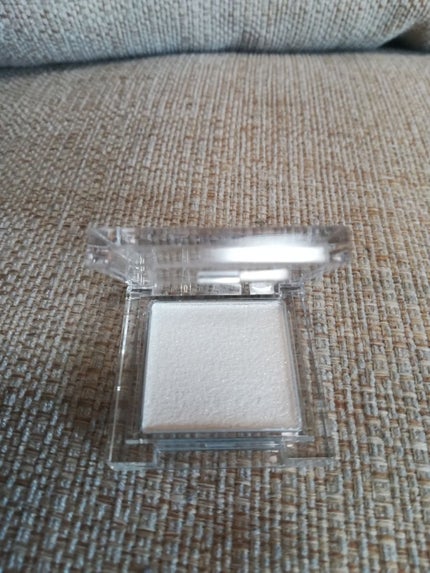 LUNASOL グロウニュアンスアイズのクチコミ「皆様、こんにちは!
こちらは、
ルナソル グロウニュアンスアイズ EX01 シャイニーホワ.....」(1枚目)