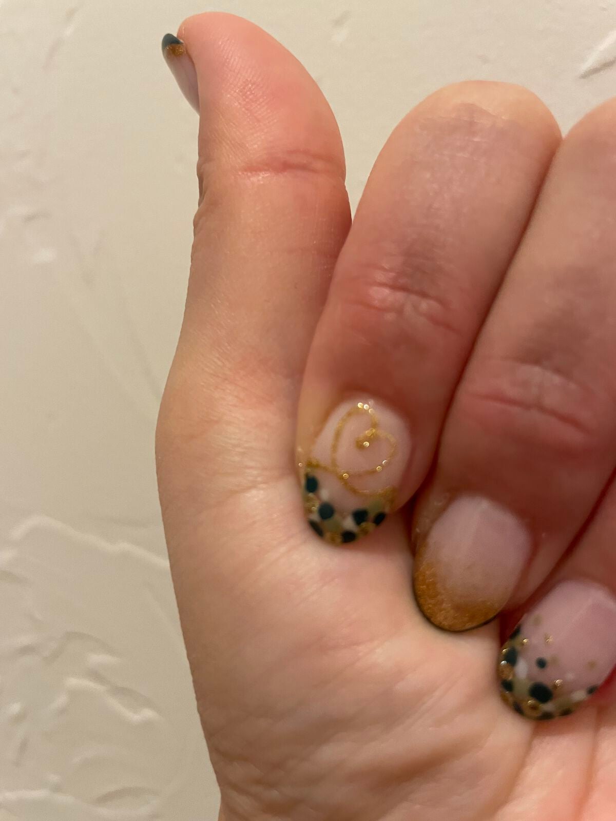 とうたちゃん(*'ω' *) on LIPS 「Newネイル💅💓散々悩んだけど、普段なら確実にやらないであろう..」(3枚目)