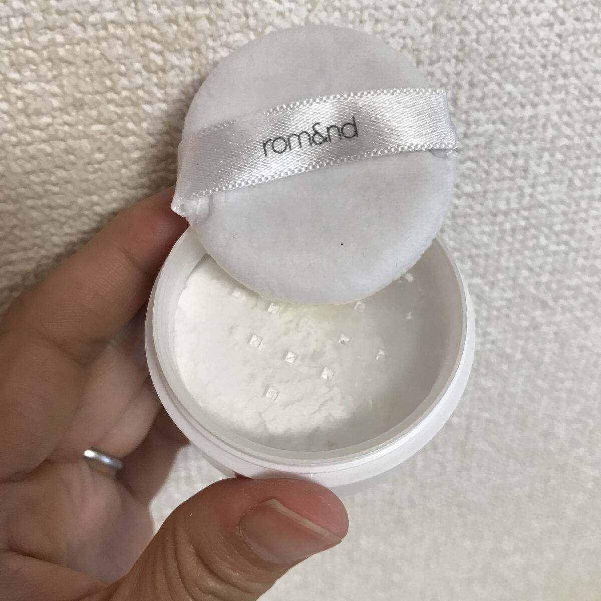 バックミーノーセバムパウダー/rom&nd/ルースパウダーを使ったクチコミ（2枚目）