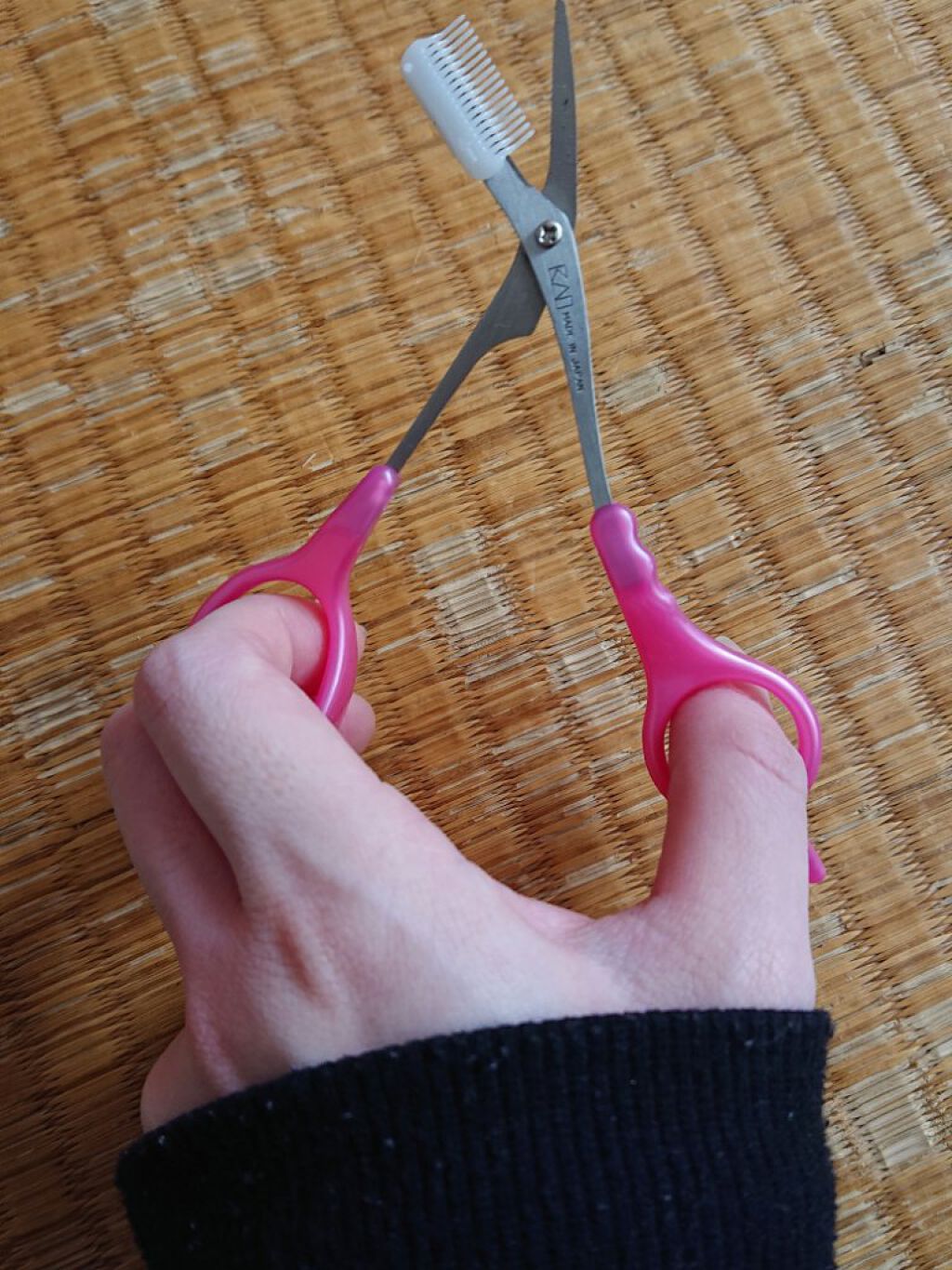 matsukiyo クシ付きマユハサミのクチコミ「マツキヨのクシ付きマユハサミ❤️
コンパクトでとても使いやすいです。
微調整が利くので今まで使.....」（1枚目）