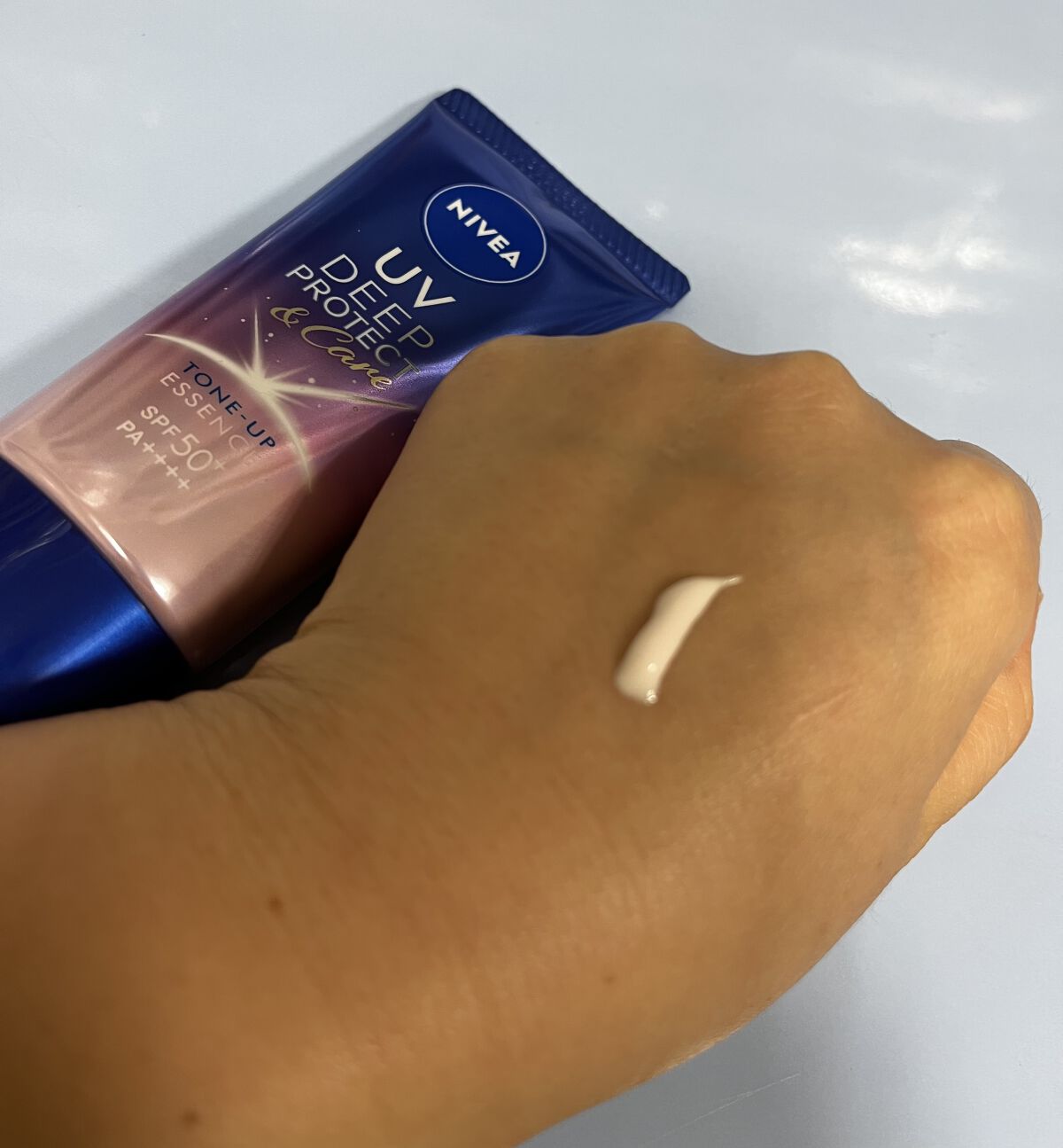 ニベアUV ディープ プロテクト＆ケア トーンアップ エッセンス/ニベア/日焼け止めローションを使ったクチコミ（2枚目）