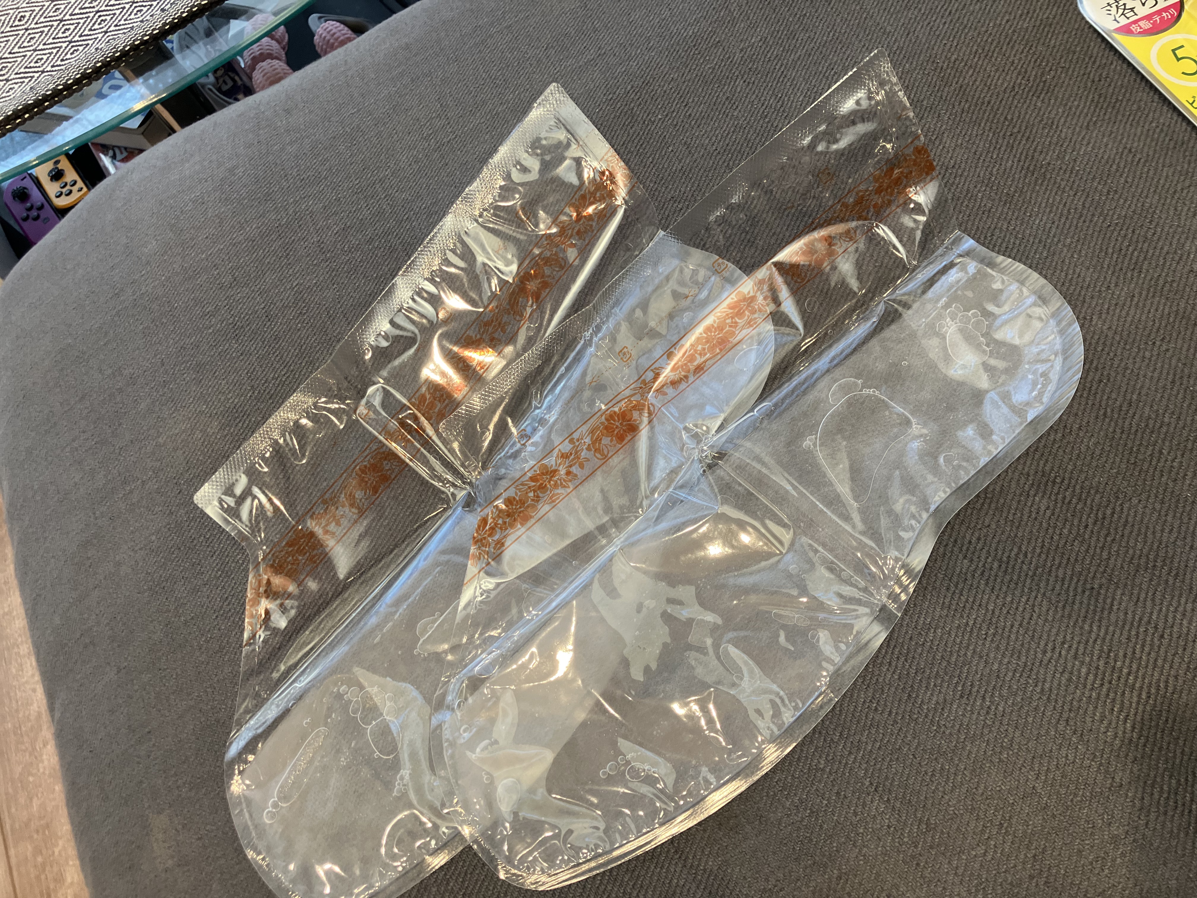 足裏角質パック ブラックミントの香り/EVERYYOU/レッグ・フットケアを使ったクチコミ（3枚目）