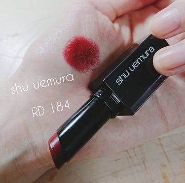 💄shu uemura ルージュ アンリミテッド RD 184
自粛が明けて、百貨店のお店も開いたら絶対に買いに行こうと思ってこの間やっと買えました...！
大好きな深みのある赤リップ！
悪女っぽいリッ