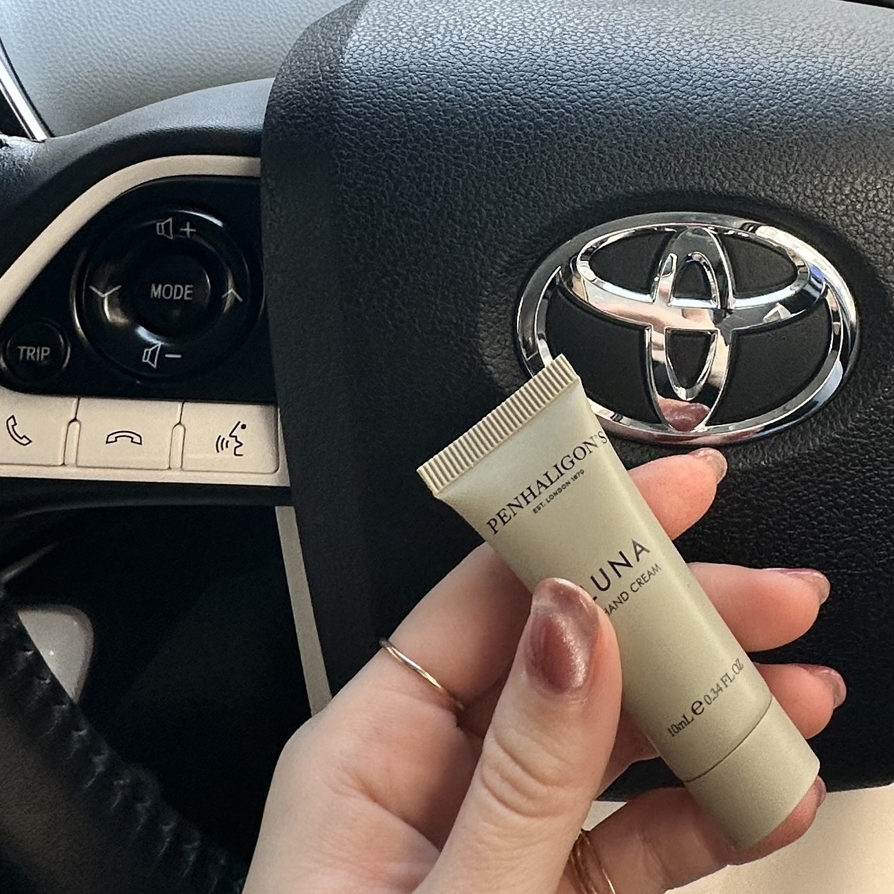 試してみた】ハンドクリーム ペンハリガンのリアルな口コミ・レビュー