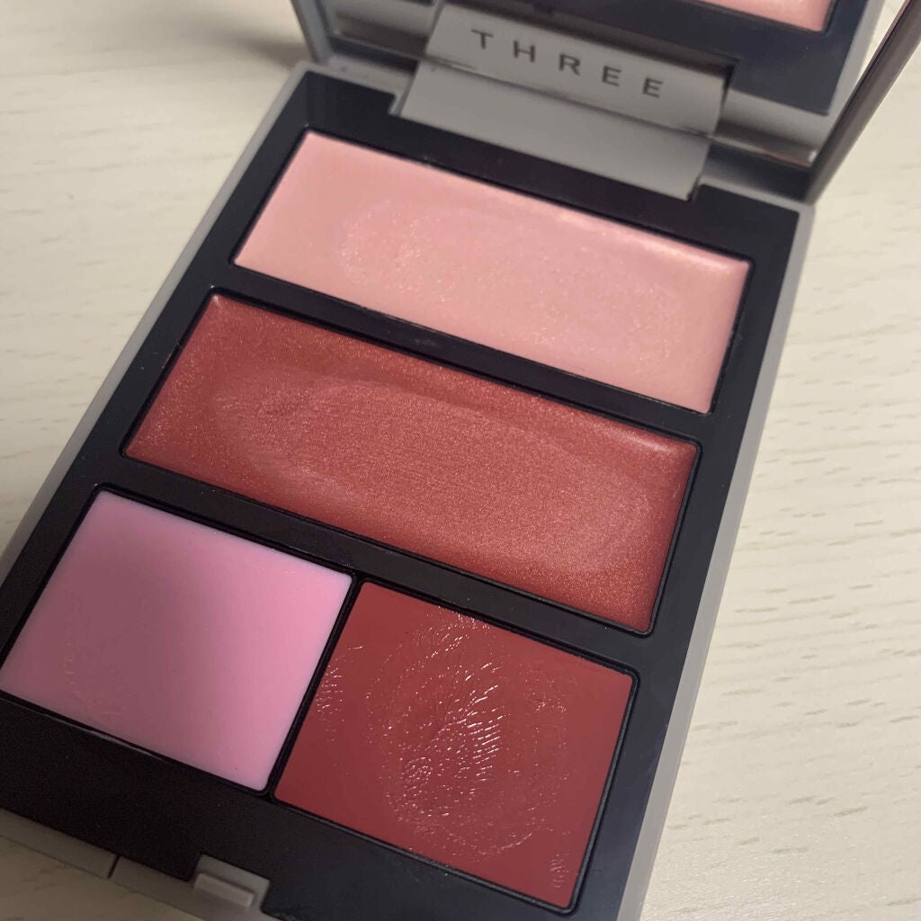 グローフリーダムパレットライジング/THREE/クリームハイライトを使ったクチコミ(2枚目)