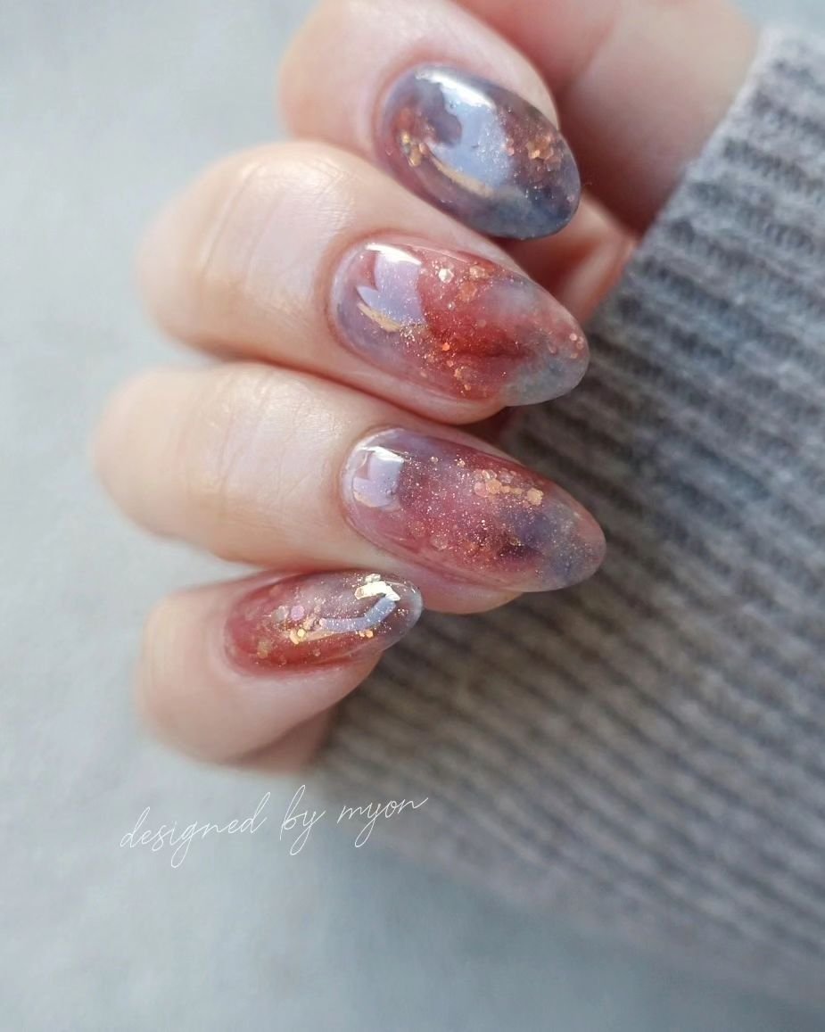 🧡YŪYAKE NUANCE🧡
TONEDROP:MIDNIGHT RAIN
THE POLISH:black tea
et seq:よだかの星
この3色をそれぞれスポンジでぽんぽんして
作ったニュアンスデザインがお気に入り🥰🫶

