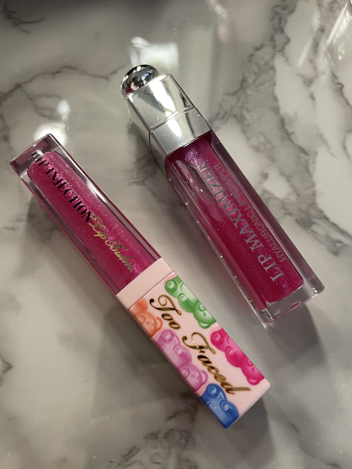 一緒すぎるー。


Too Facedのホリデーのリップと
ディオールの東京ピンクが
一緒すぎました😂

大好きな色だから嬉しい😊


今回のホリデーのポーチは
柔軟性が去年よりあって

めちゃくちゃ使いやすいです。

沢山はいる。

