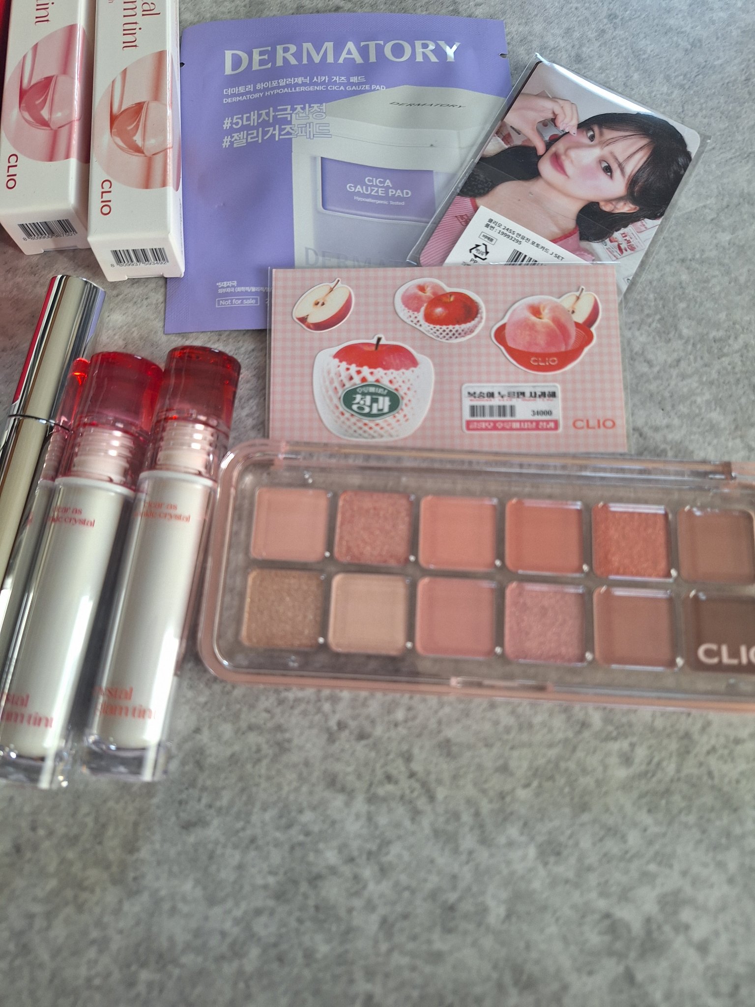 クリスタル グラム ティント 09 ベアピーチ(BARE PEACH)/CLIO/リップティントを使ったクチコミ（2枚目）