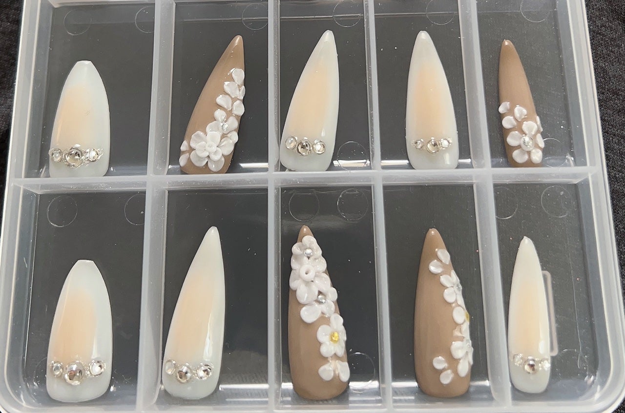 ひろ♡ フォロバ on LIPS 「土曜の夜からネイル作りにスイッチ入ってしまった(笑)今日はフラ..」(2枚目)