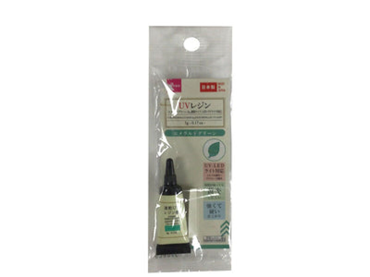 エメラルドグリーン