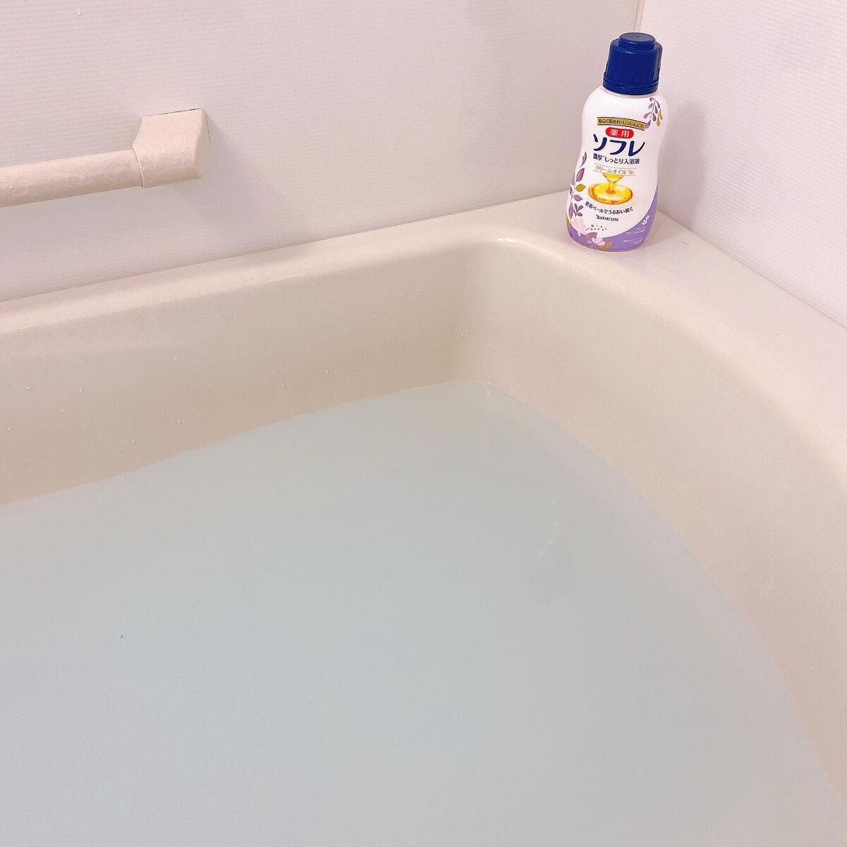 濃厚しっとり入浴液 ホワイトフローラルの香り/薬用ソフレ/保湿系入浴剤を使ったクチコミ(4枚目)