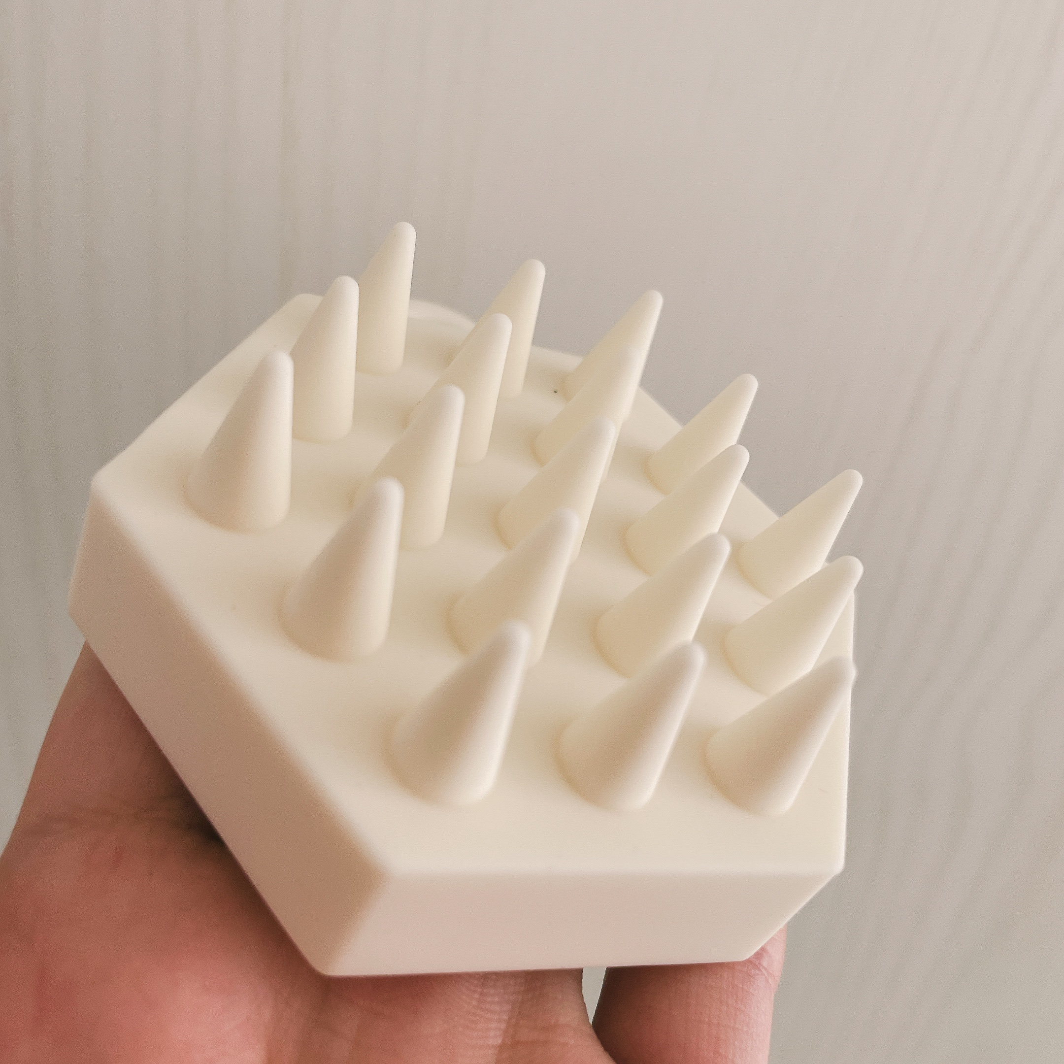 ヘッドスパブラシ ソフト /ハニーク/スカルプブラシを使ったクチコミ（2枚目）