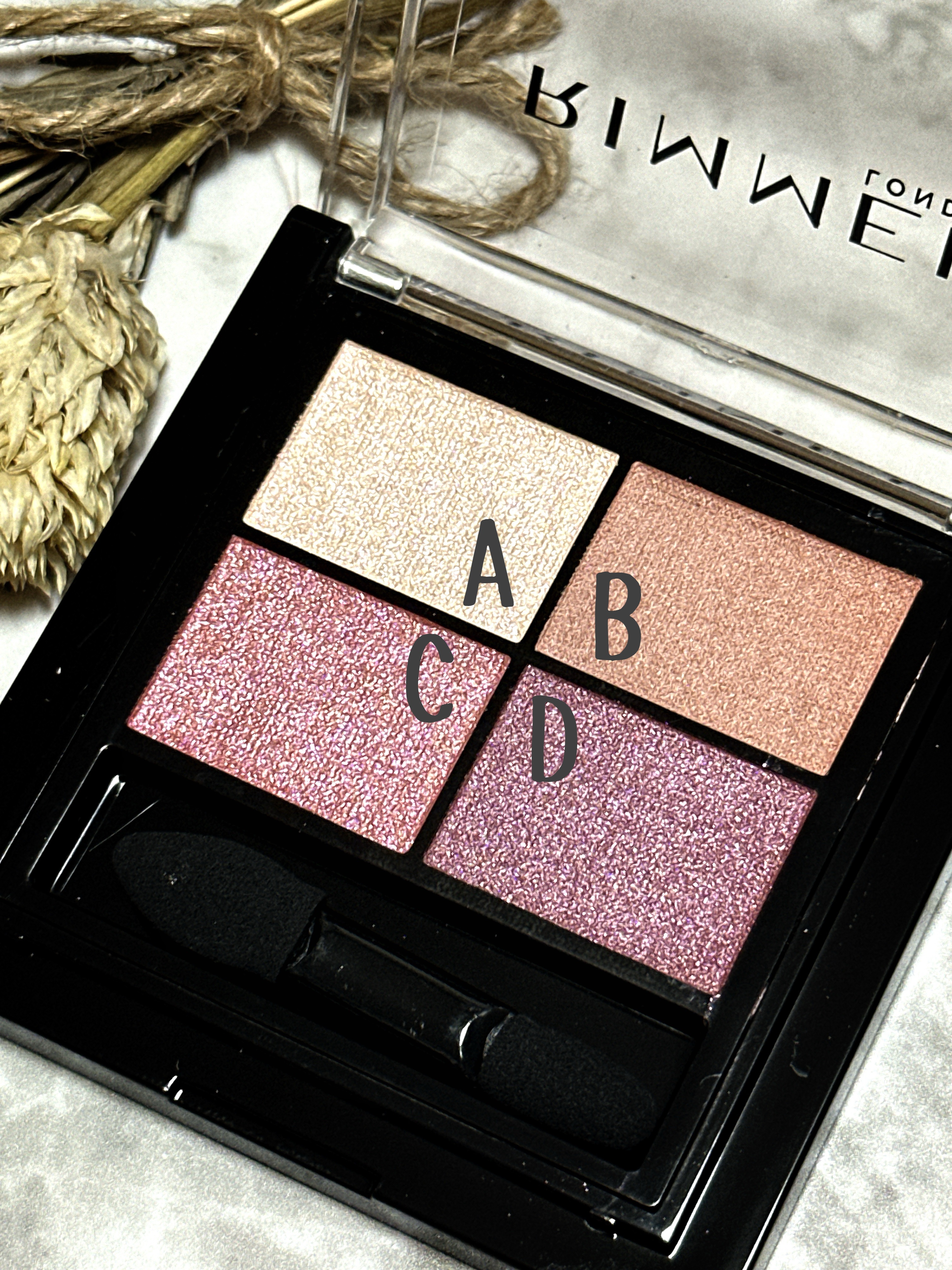 ワンダー エバー アイシャドウ 001　ロージーロマンス/リンメル ロンドン/アイシャドウパレットを使ったクチコミ（2枚目）