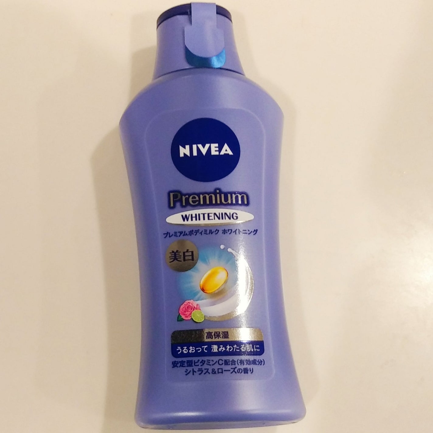 プレミアムボディミルク ホワイトニング【医薬部外品】 /ニベア/ボディミルクを使ったクチコミ(4枚目)