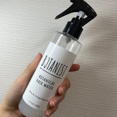 今日は、BOTANISTのボタニカルヘアウォーターを紹介します！


お気に入りで2本目です✌️


主に寝癖直しで使っています！
このヘアミストで潤うという感じはあんまりしないです笑


少し、ランバ