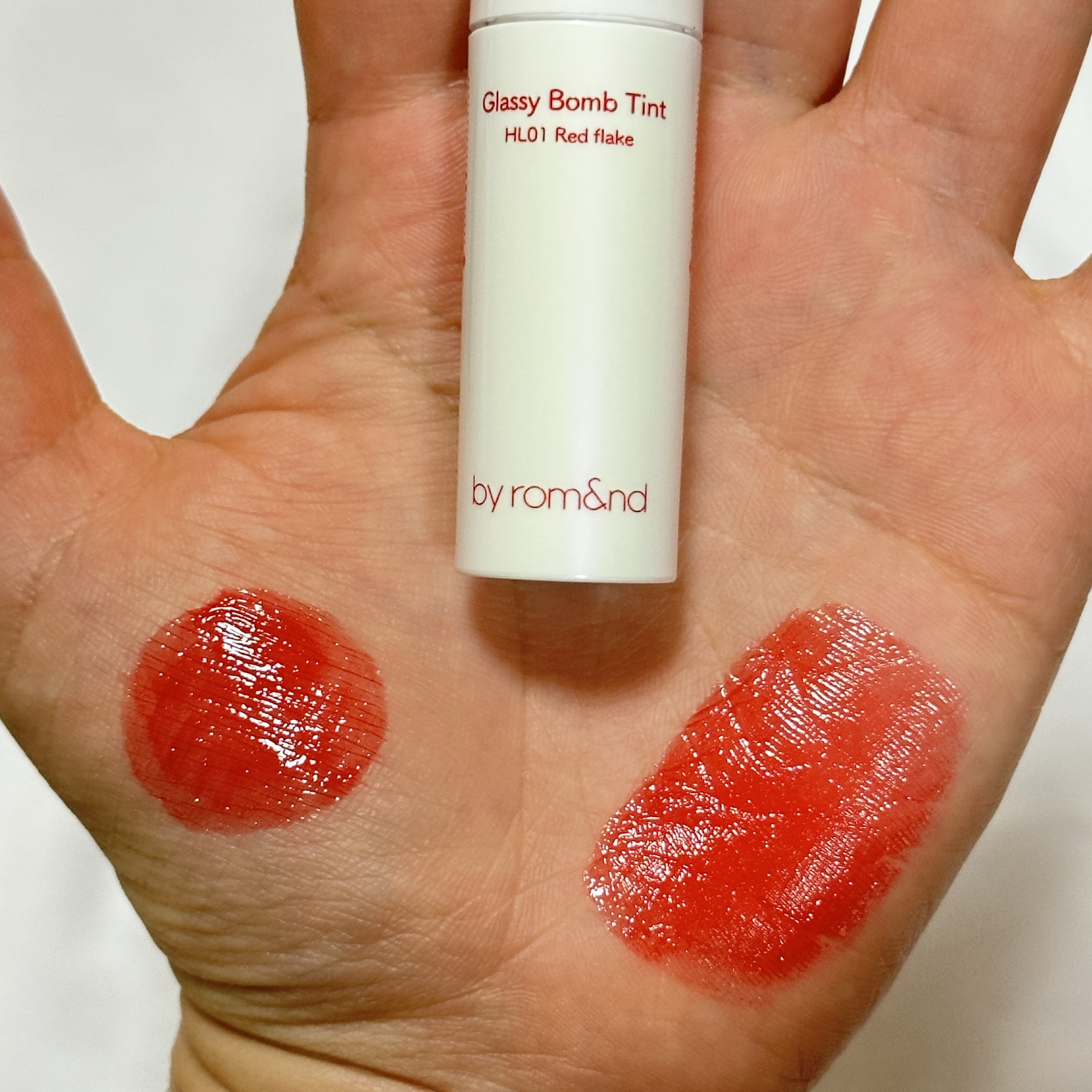 アンドバイロムアンド　グラッシーボムティント HL01 RED FLAKE/&nd by rom&nd/リップティントを使ったクチコミ（2枚目）