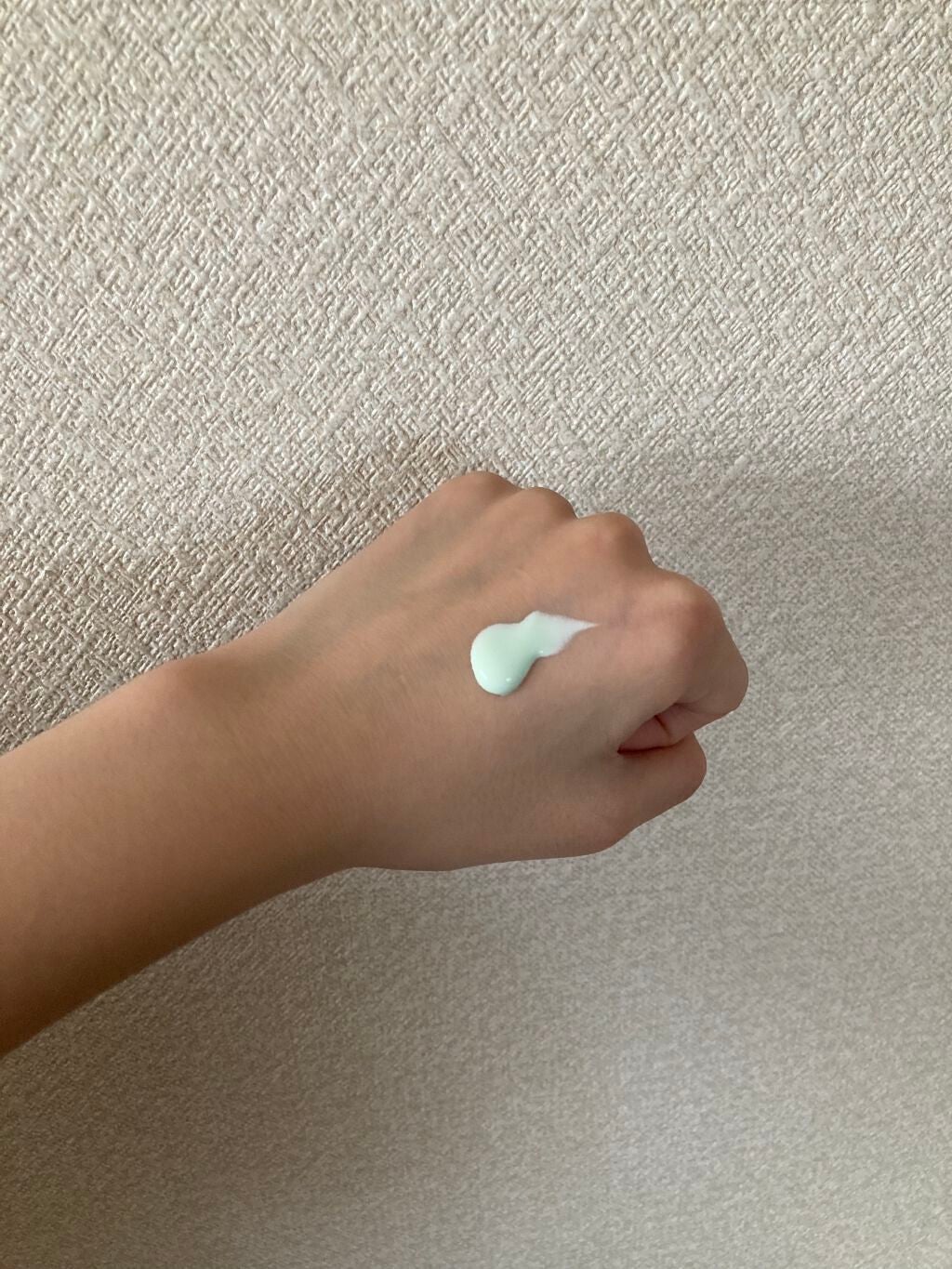 MISAKI on LIPS 「初投稿!!!!“SKINAQUAトーンアップuv🌵”・自然に透..」(2枚目)