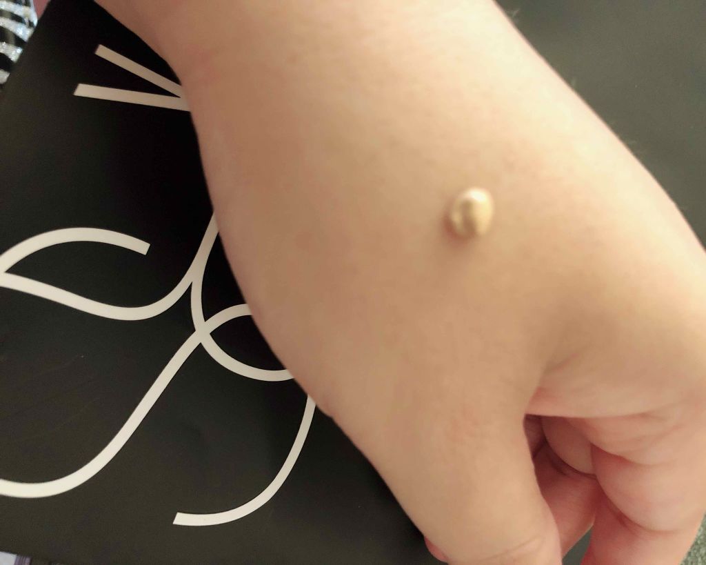 オールデイ ルミナスティック ウェイトレスファンデーション/NARS/リキッドファンデーションを使ったクチコミ(2枚目)