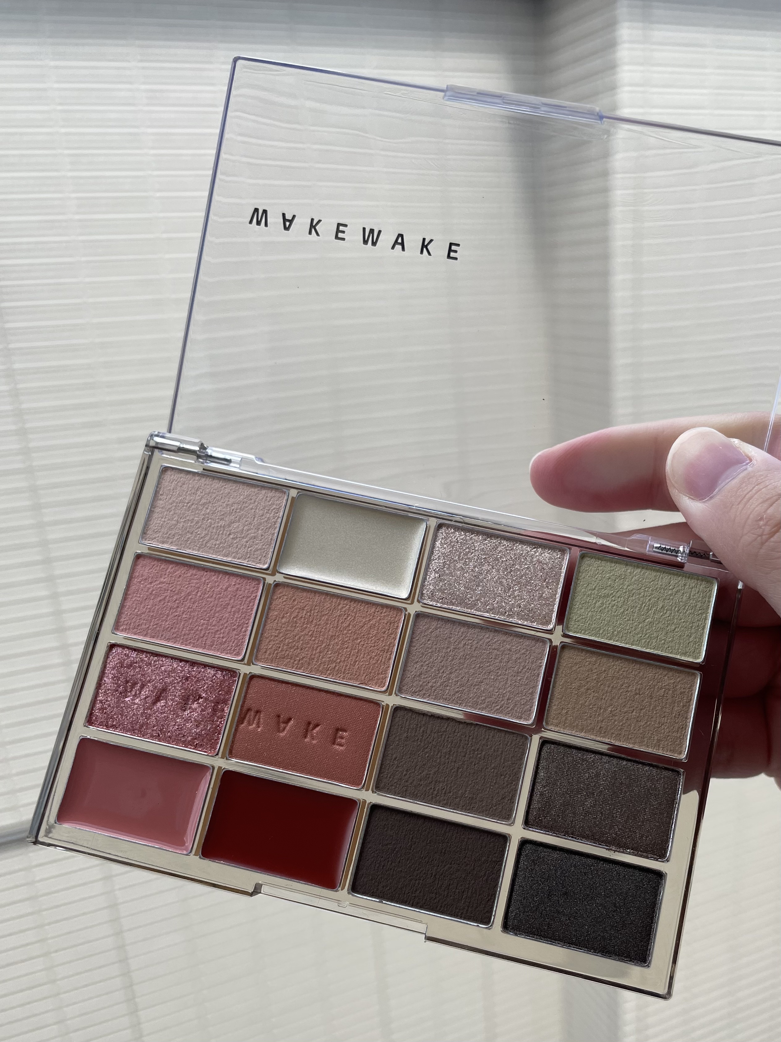 ソフトブラーリングアイパレット/wakemake/アイシャドウパレットを使ったクチコミ（3枚目）