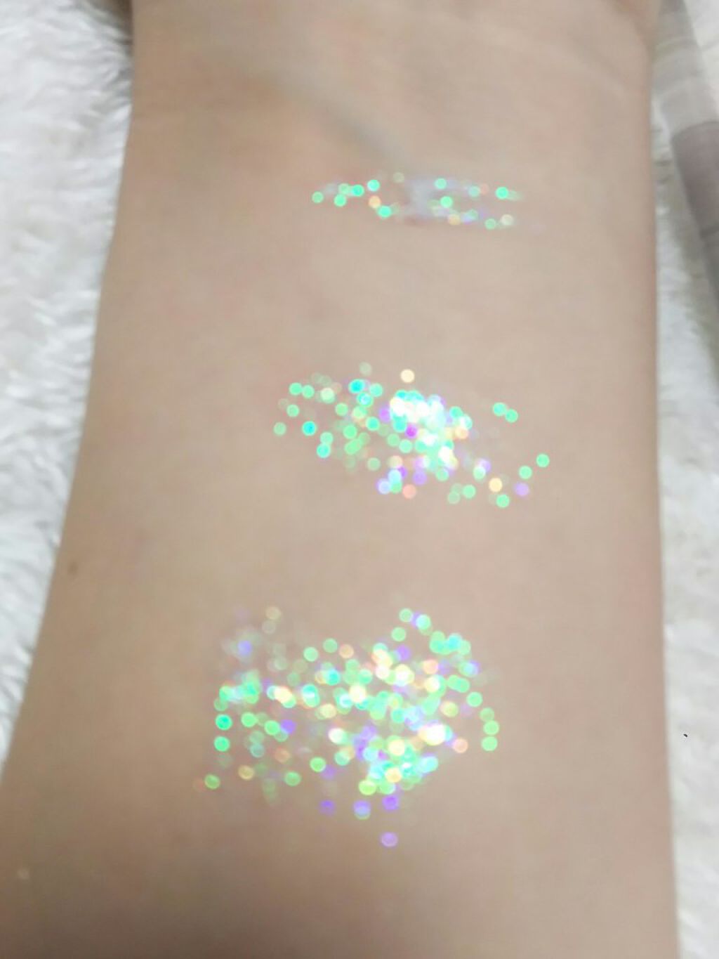 Cherry Love グリッター リキッドアイシャドウ P01 Alluring Cat Eyes/FlowerKnows/グリッターを使ったクチコミ（3枚目）