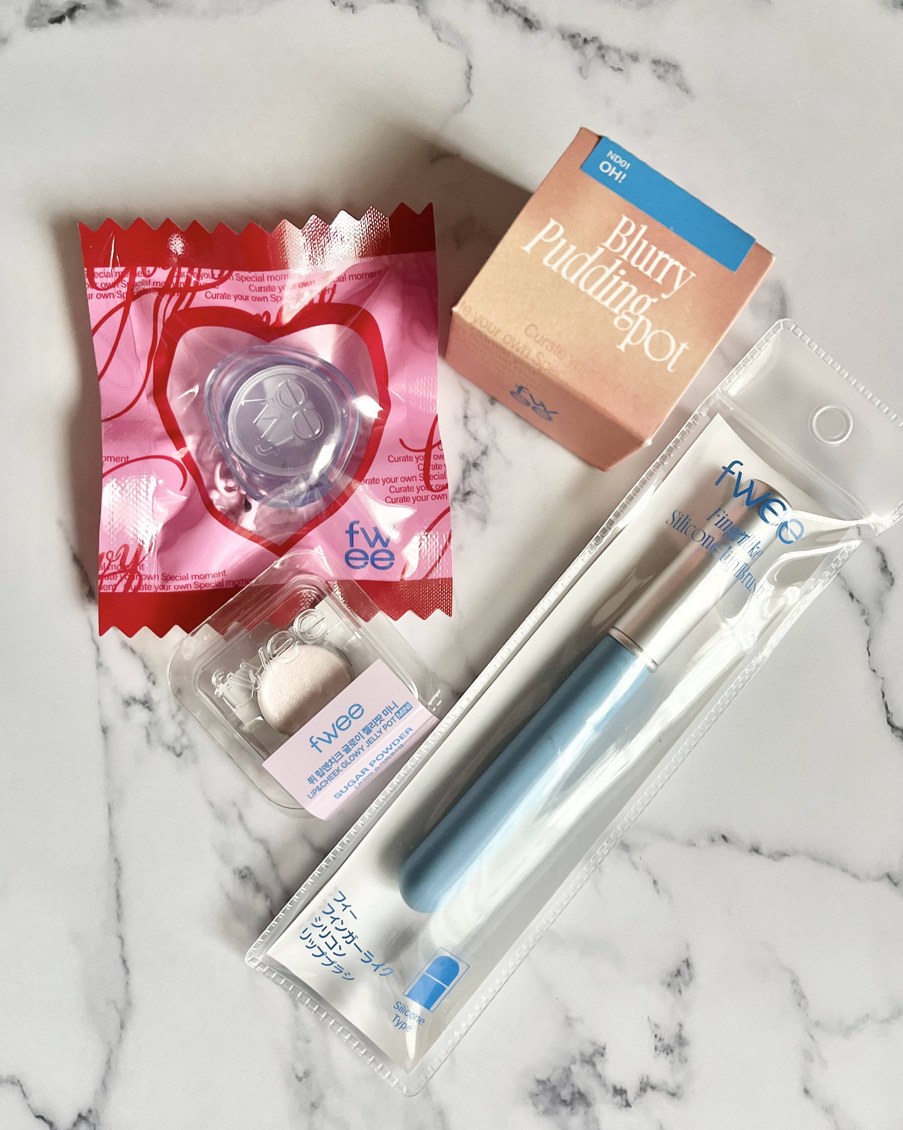 フィー フィンガーライク リップブラシ/fwee/メイクブラシを使ったクチコミ（2枚目）