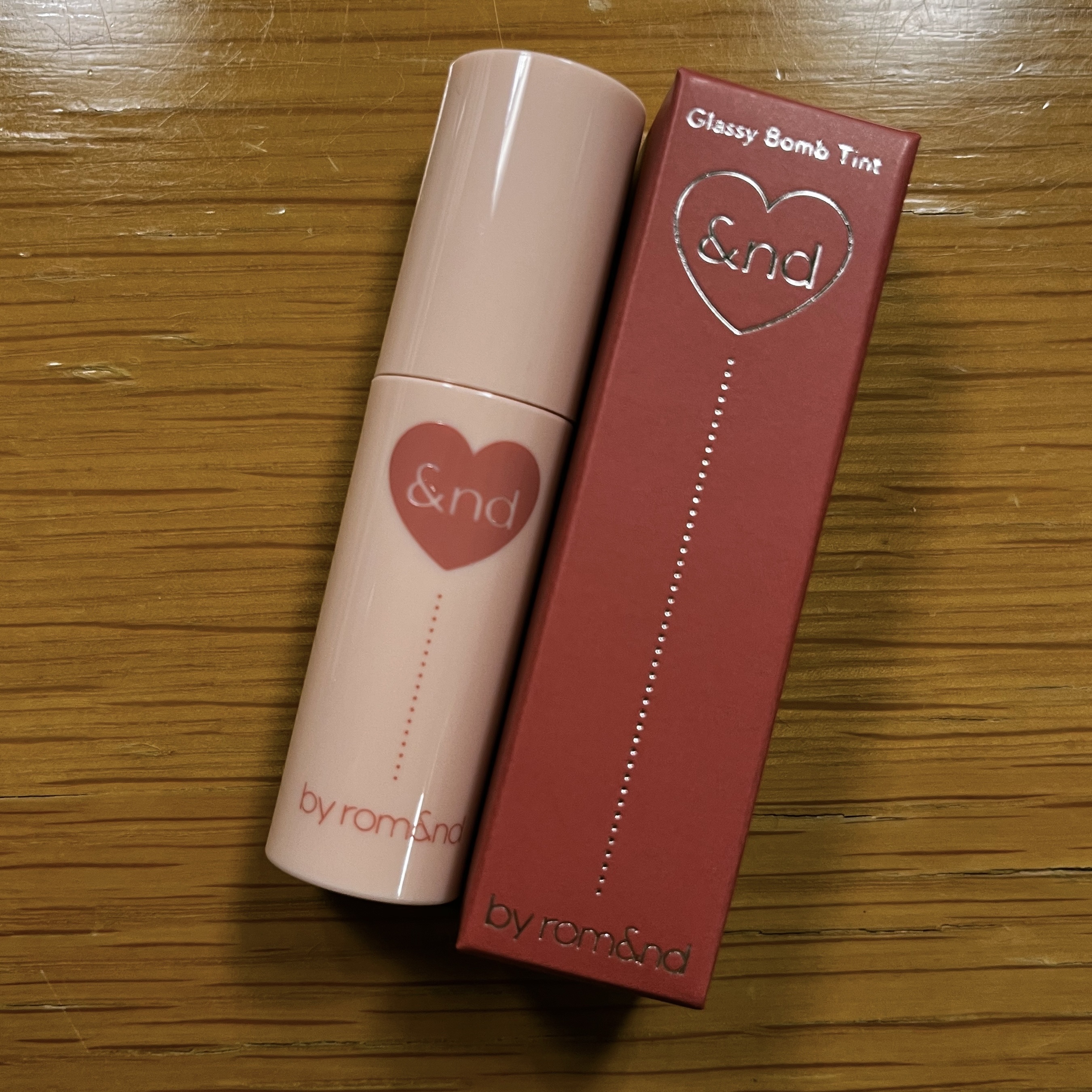 アンドバイロムアンド　グラッシーボムティント/&nd by rom&nd/リップティントを使ったクチコミ（1枚目）