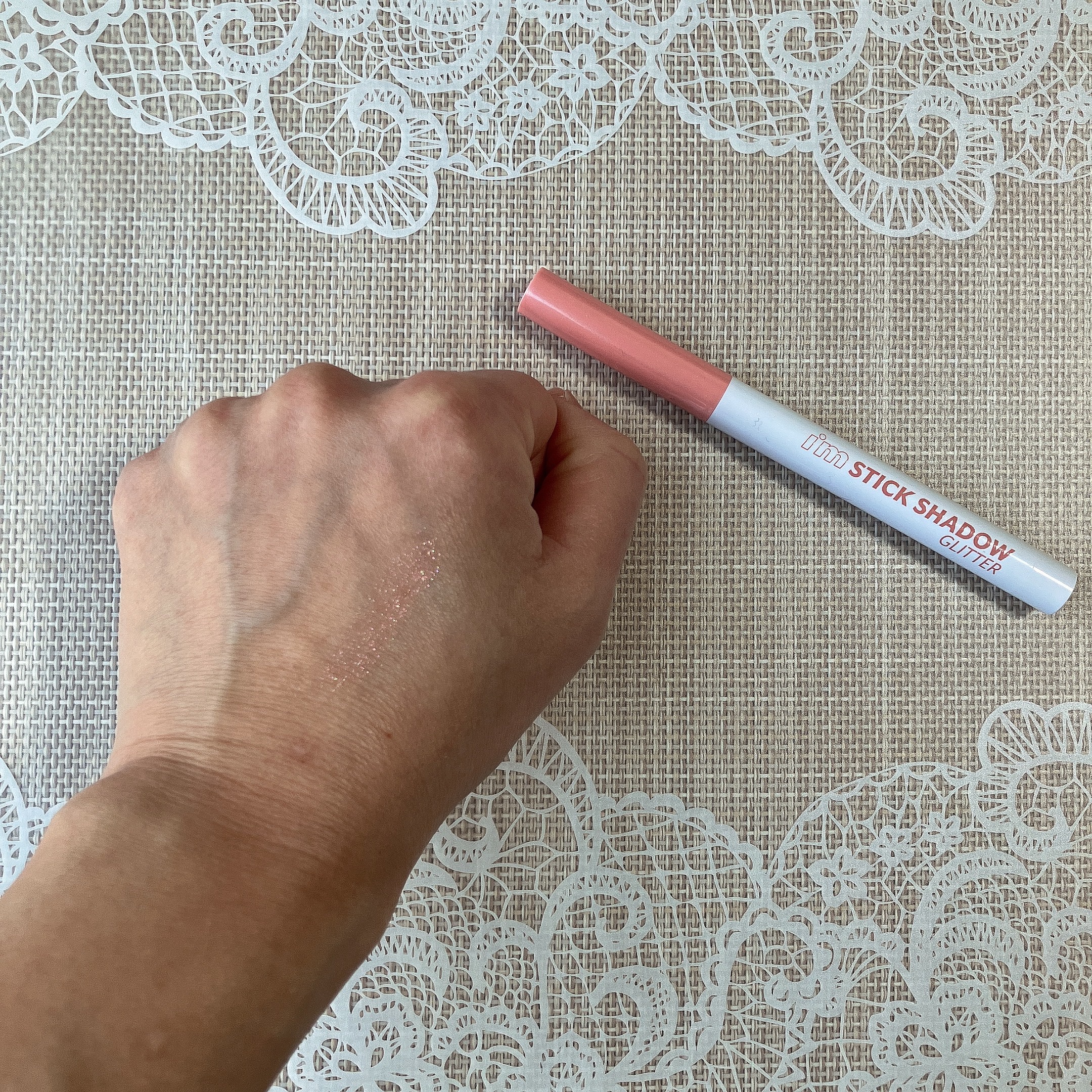 i'm Stick Shadow Glitterr 02 スプリングオーロラ/i’m meme/スティックアイシャドウを使ったクチコミ（2枚目）