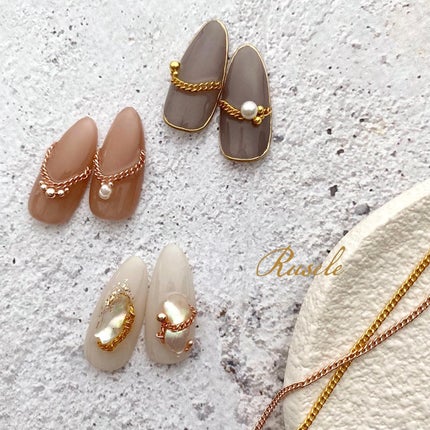 #チェーンネイル,#パールネイル,#淡水パールネイル,#アクセサリーネイル,#ミラーネイル,#ブリオンネイル,#シェルネイル,#春ネイル,#うねうねネイル,#セルフネイルのネイルデザイン