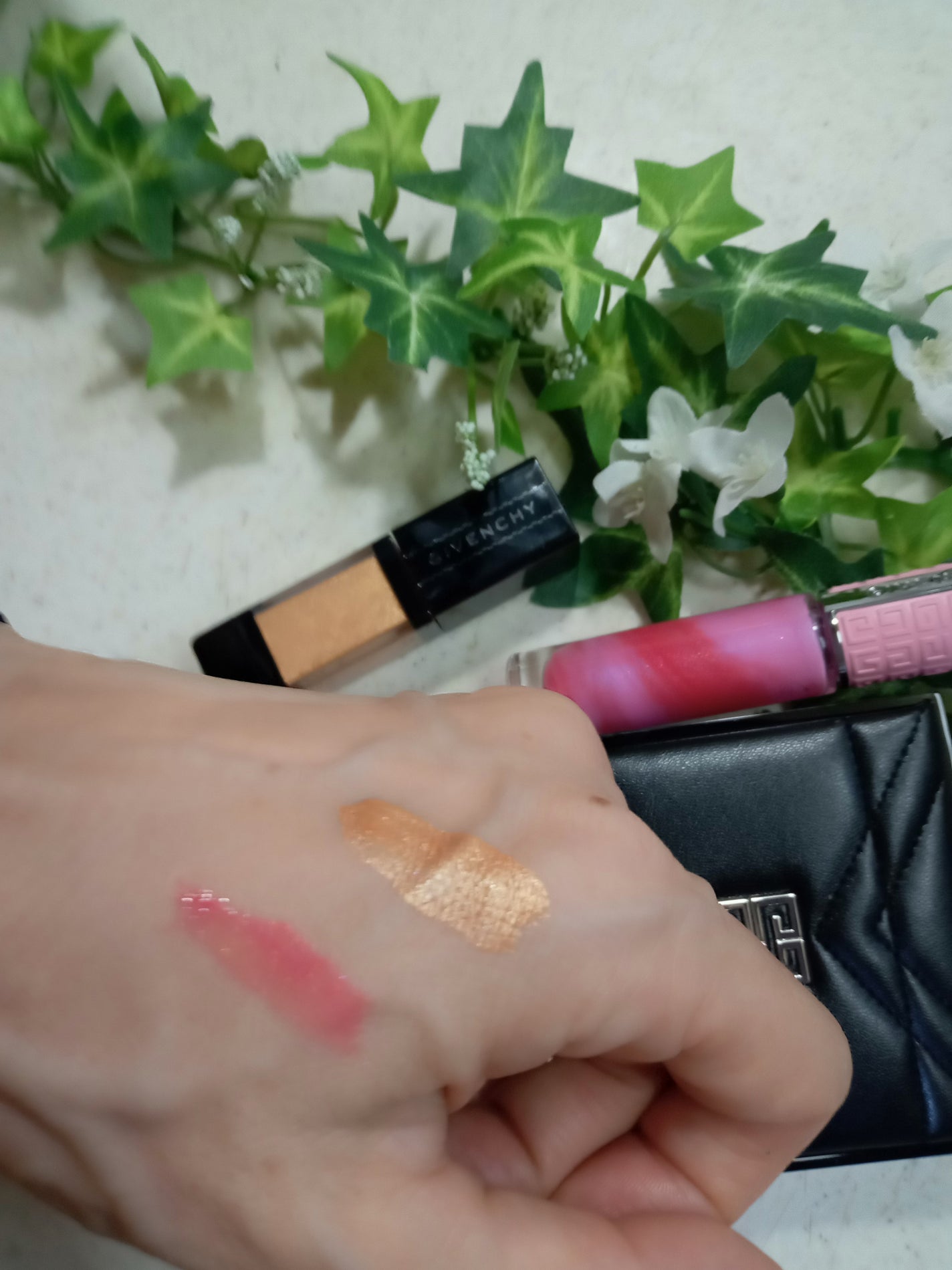 オンブル・アンテルディ/GIVENCHY/リキッドアイシャドウを使ったクチコミ(3枚目)