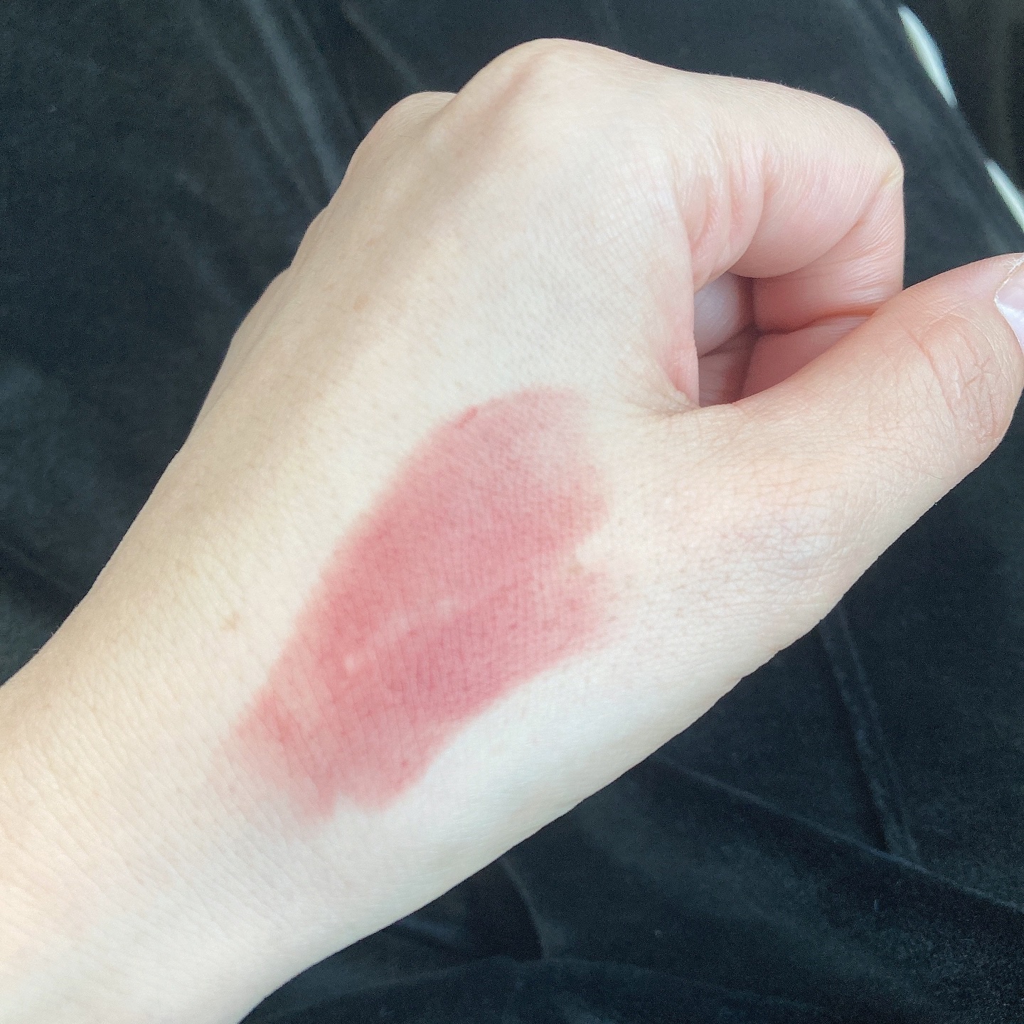 バルキーマットリップスティック 402 トゥーローズ/Laka/口紅を使ったクチコミ（2枚目）