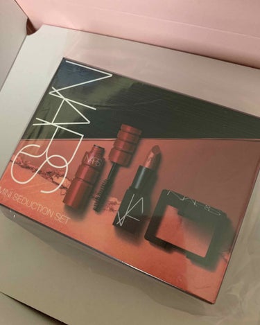 NARS
ミニセダクションセット
¥4070


オンライン先行販売でGETしました
全国発売は6/5～発売



NARS気になるけどお試しで使ってみたい
通常サイズは使い切れないとか
持ち運びに便利