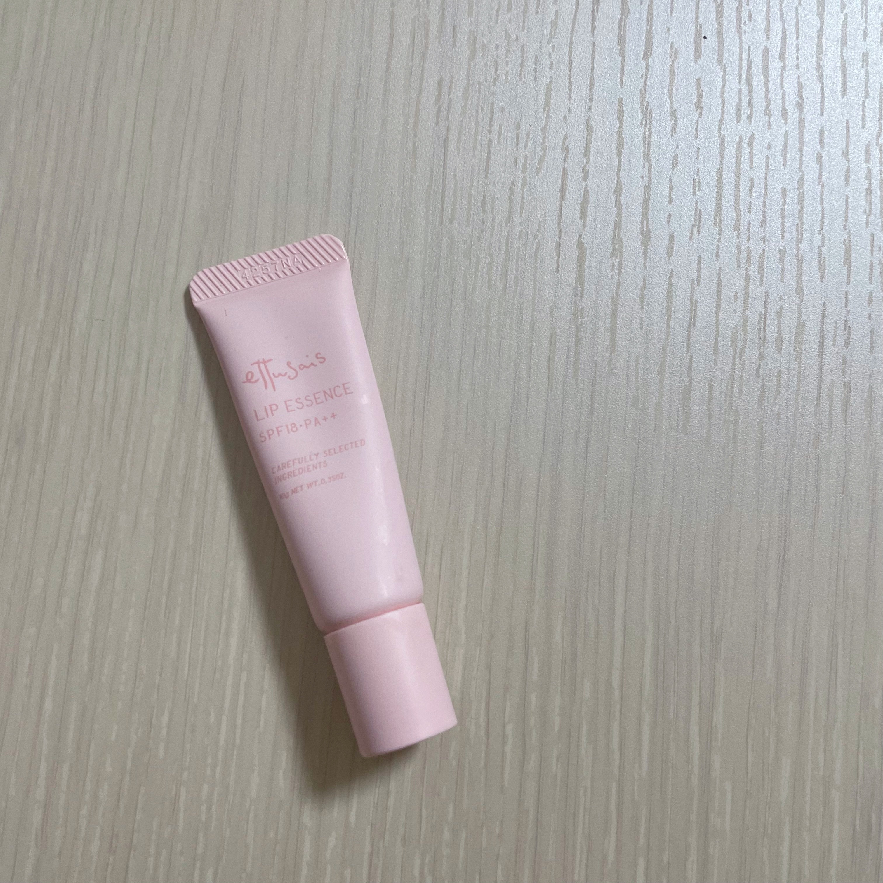  ettusais エテュセ リップエッセンス


しっかり保湿力があるので、これからの季節に大活躍しそうです！

紫外線もカットしてくれるのでありがたい✨

ちゅるちゅるで唇をケアしてくれてなってお気に入りです♡