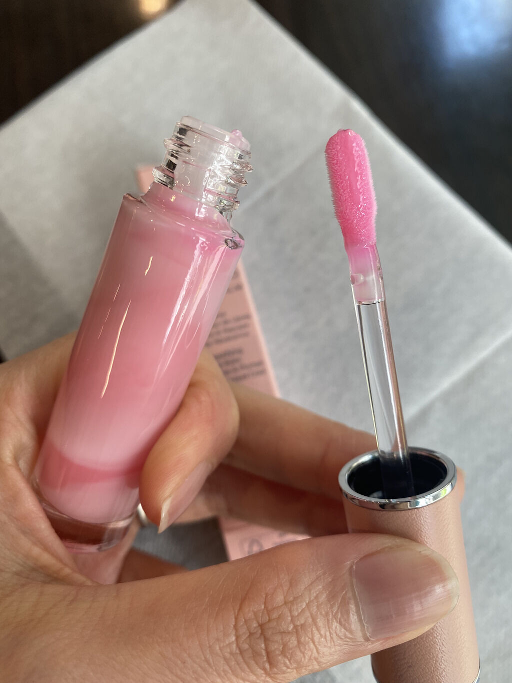 ローズ・パーフェクト・リキッド/GIVENCHY/口紅を使ったクチコミ（2枚目）