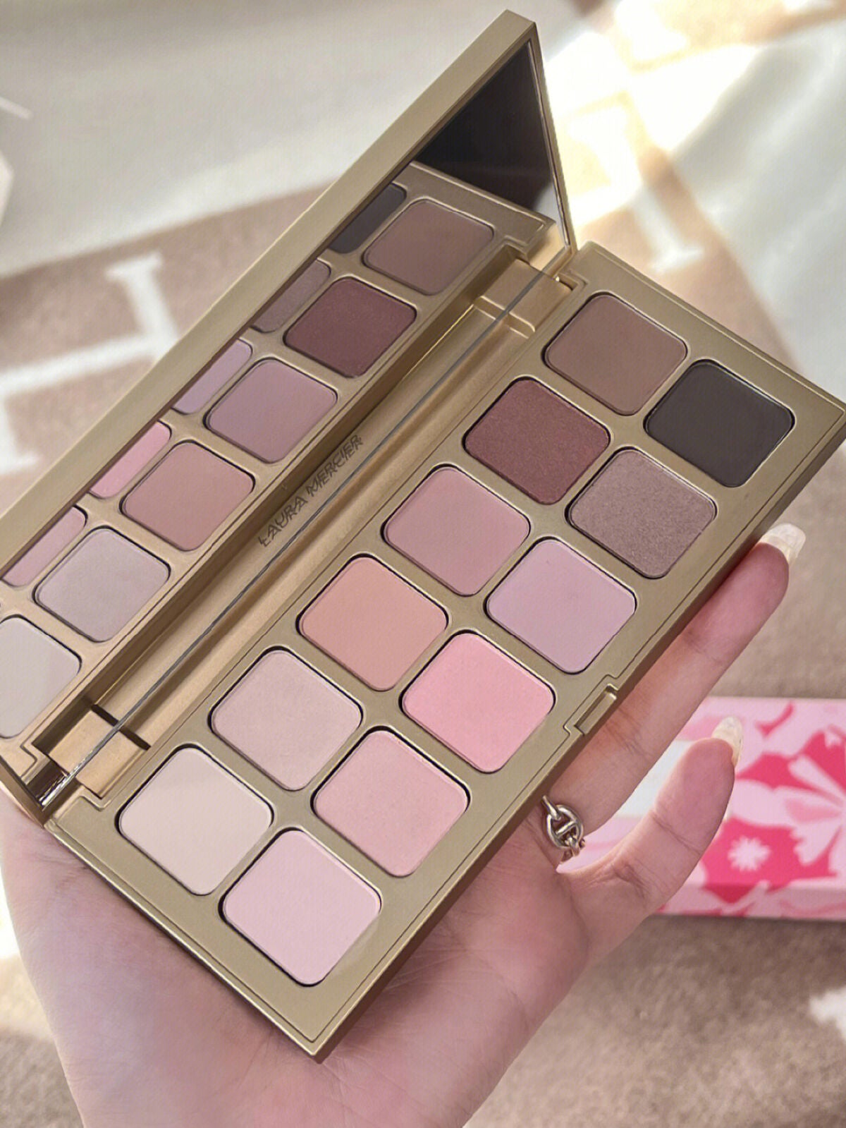 ゆうちゃん on LIPS 「【LAURAMERCIER】ラメや明るいカラーがあまり趣味では..」(1枚目)