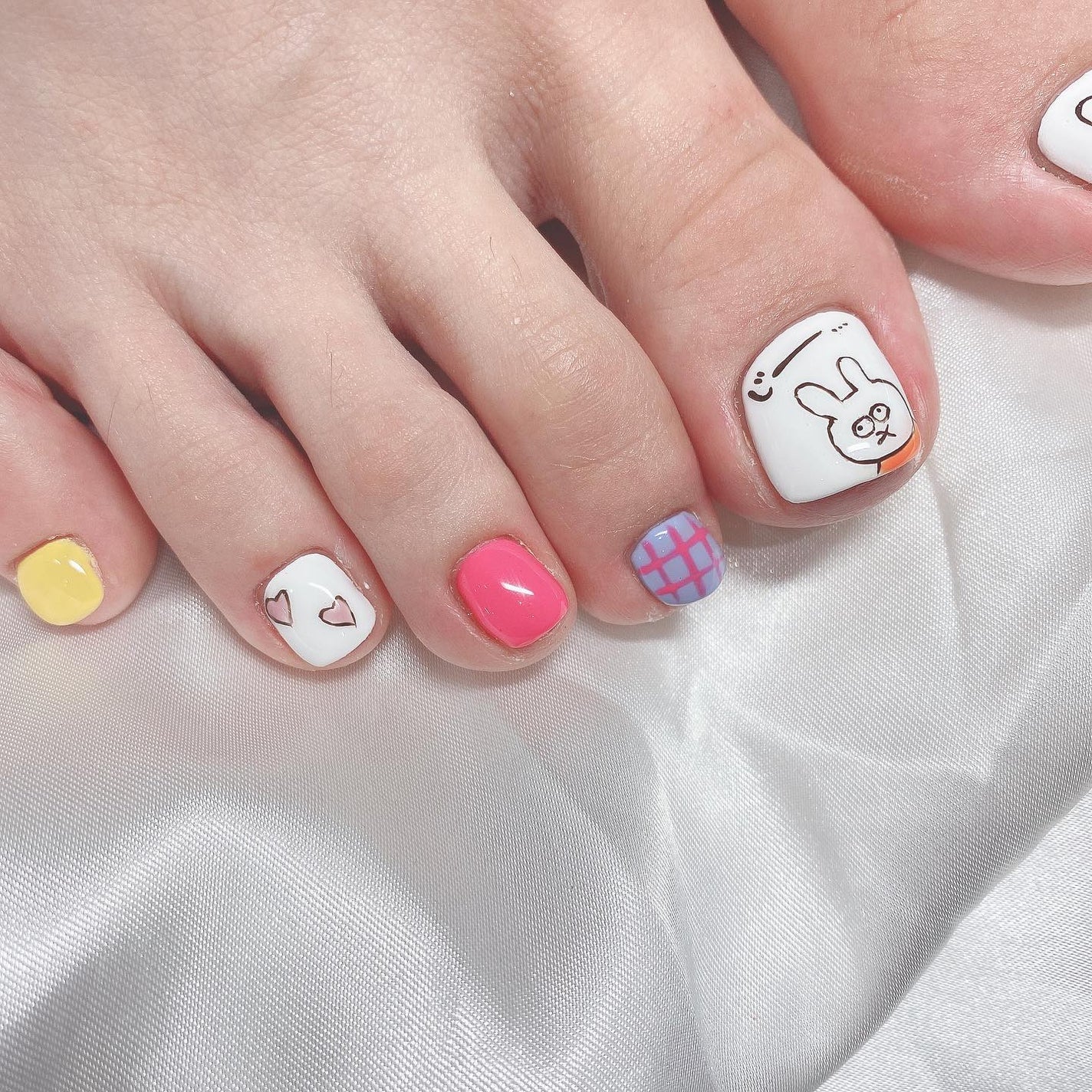 kanna on LIPS 「・・・ヤバミッフィー(ネーミング)が主役のゆるゆる手描きネイル..」(2枚目)