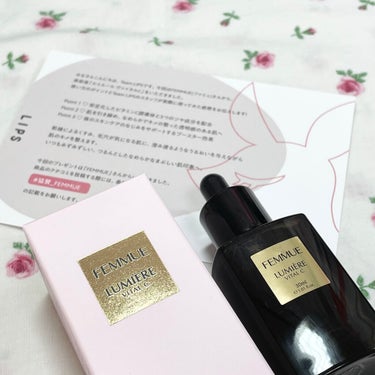 LIPSのプレゼント当選しました🎁
”FEMMUE/ルミエール ヴァイタルC30mL”をレポしていきます♡


特徴は…
✔️安定化したビタミンC誘導体と3つのツヤ成分を配合
✔️肌を引き締め、なめらか