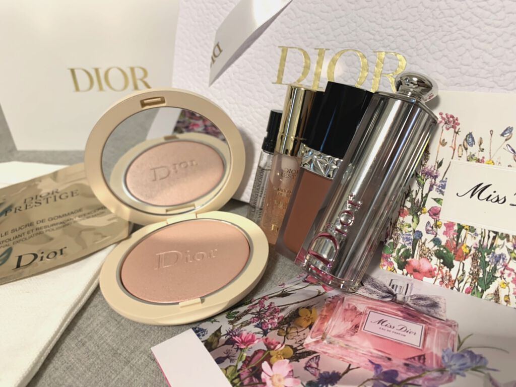 『Dior購入品』
ずっと前から買いたいと思っていた大本命！
ディオールスキンフォーエバークチュール
ルミナイザー 02ピンクグロウを購入しました🤍

その他にも色々購入したのでご紹介します❣️

皆さんDiorのオンラインで購入したこと